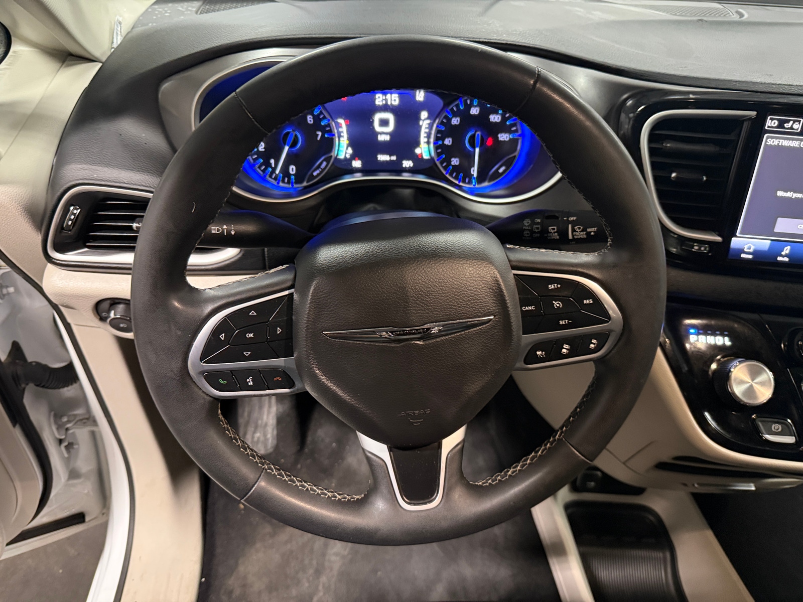 Thumbnail: 2023 Chrysler Pacifica - 4