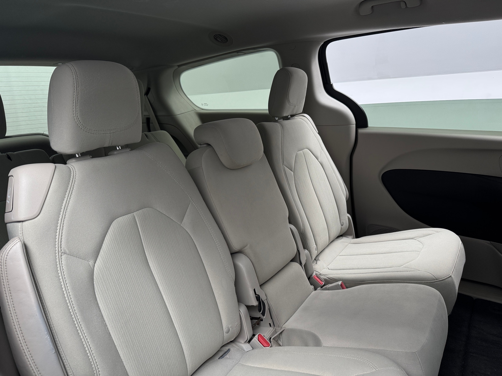 Thumbnail: 2017 Chrysler Pacifica - 6