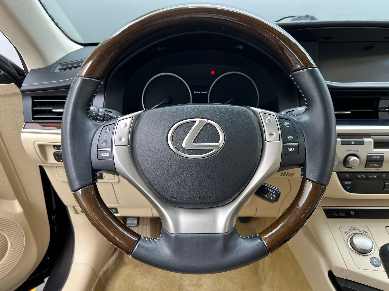 Thumbnail: 2014 Lexus ES - 4