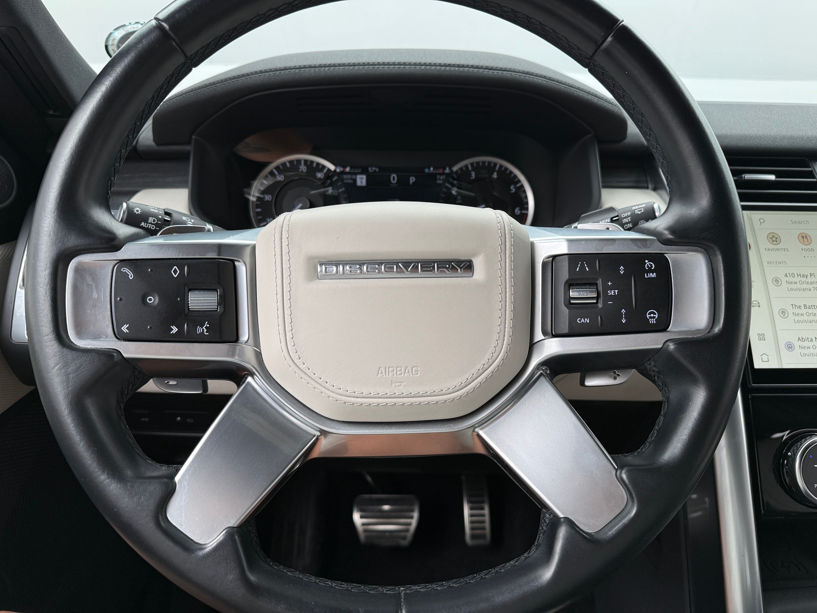 Thumbnail: 2023 Land Rover Discovery - 4