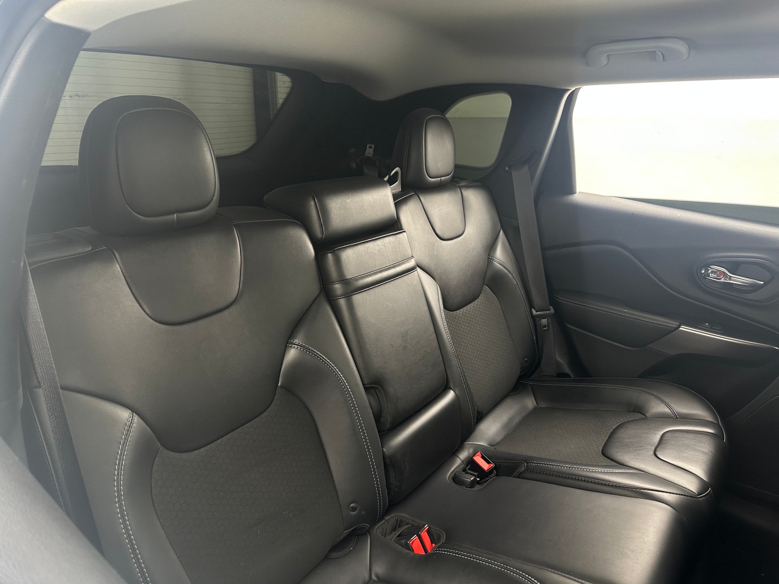 Thumbnail: 2019 Jeep Cherokee - 6