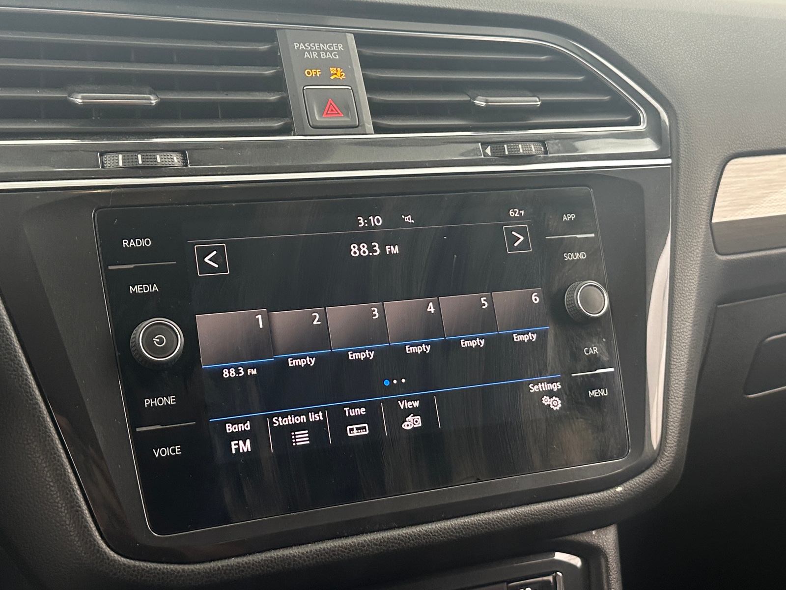 Thumbnail: 2018 Volkswagen Tiguan - 3