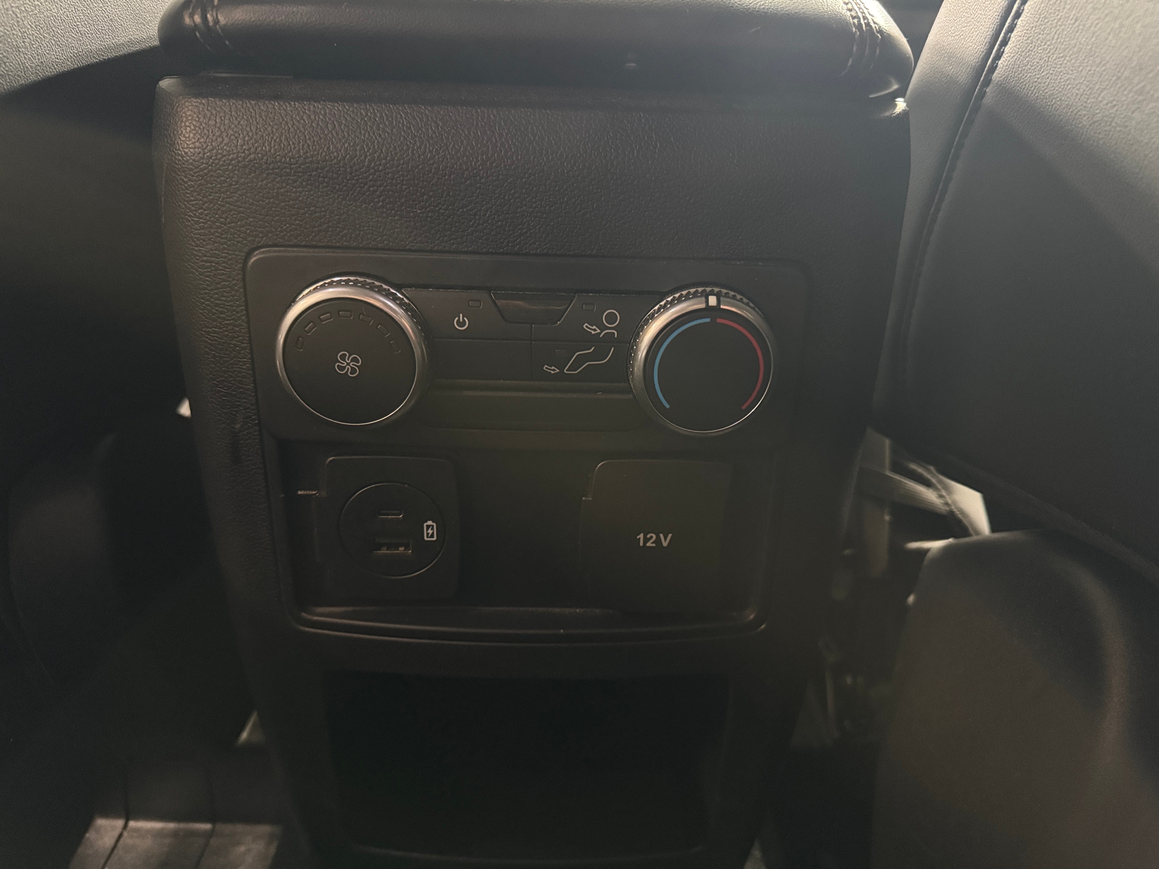 2021 Ford Explorer XLT - Photo 4