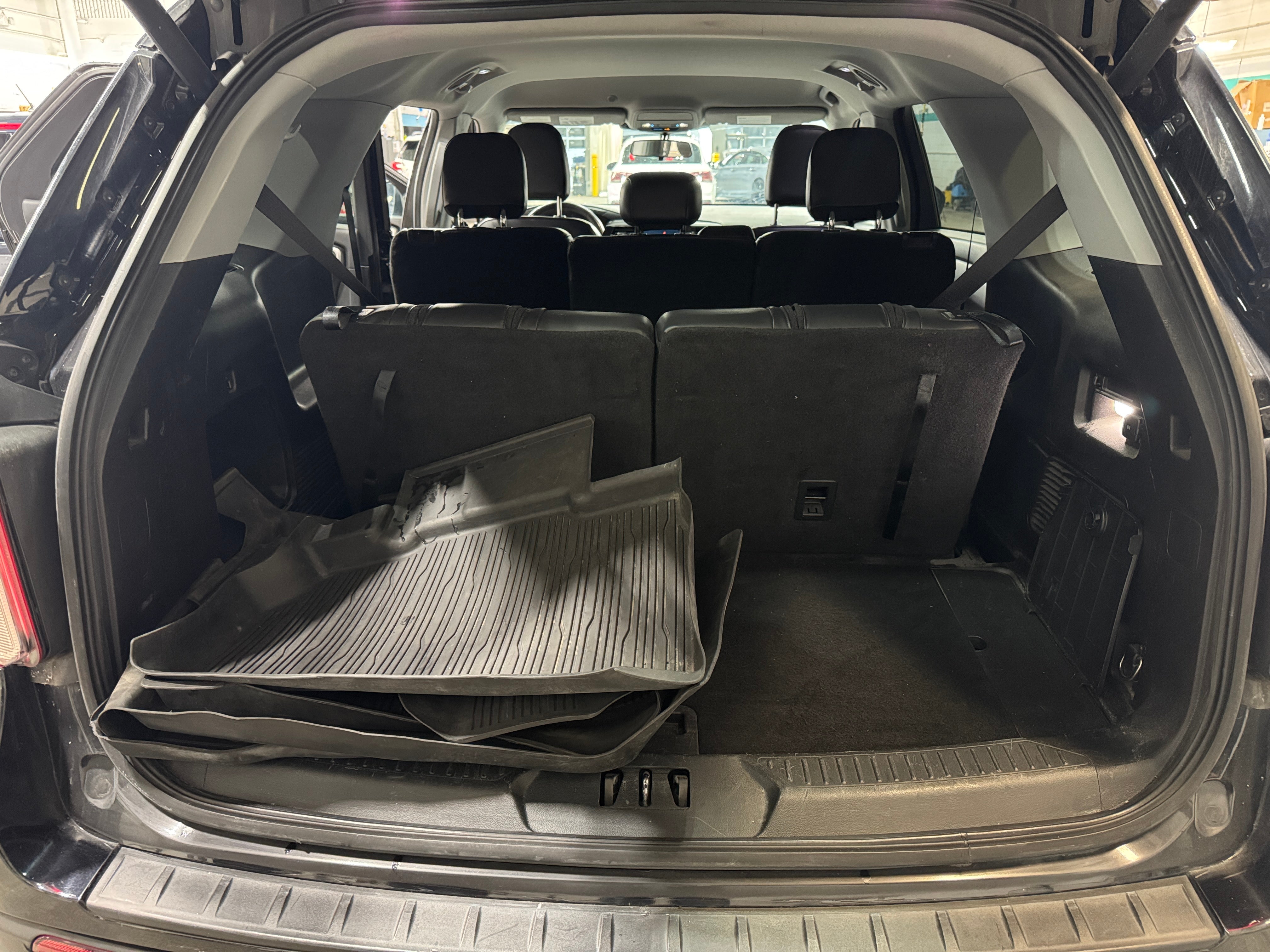 2021 Ford Explorer XLT - Photo 3