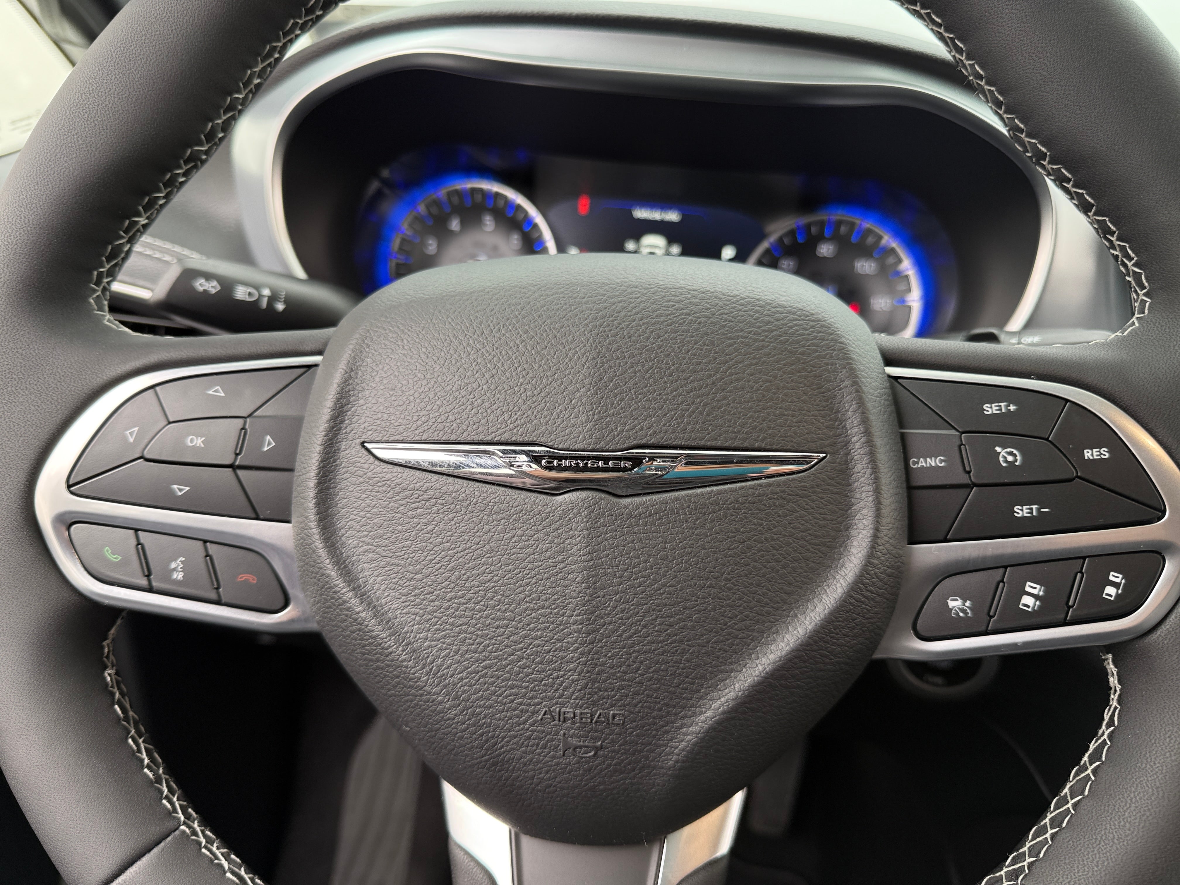 2026 Chrysler Pacifica Limited's photo