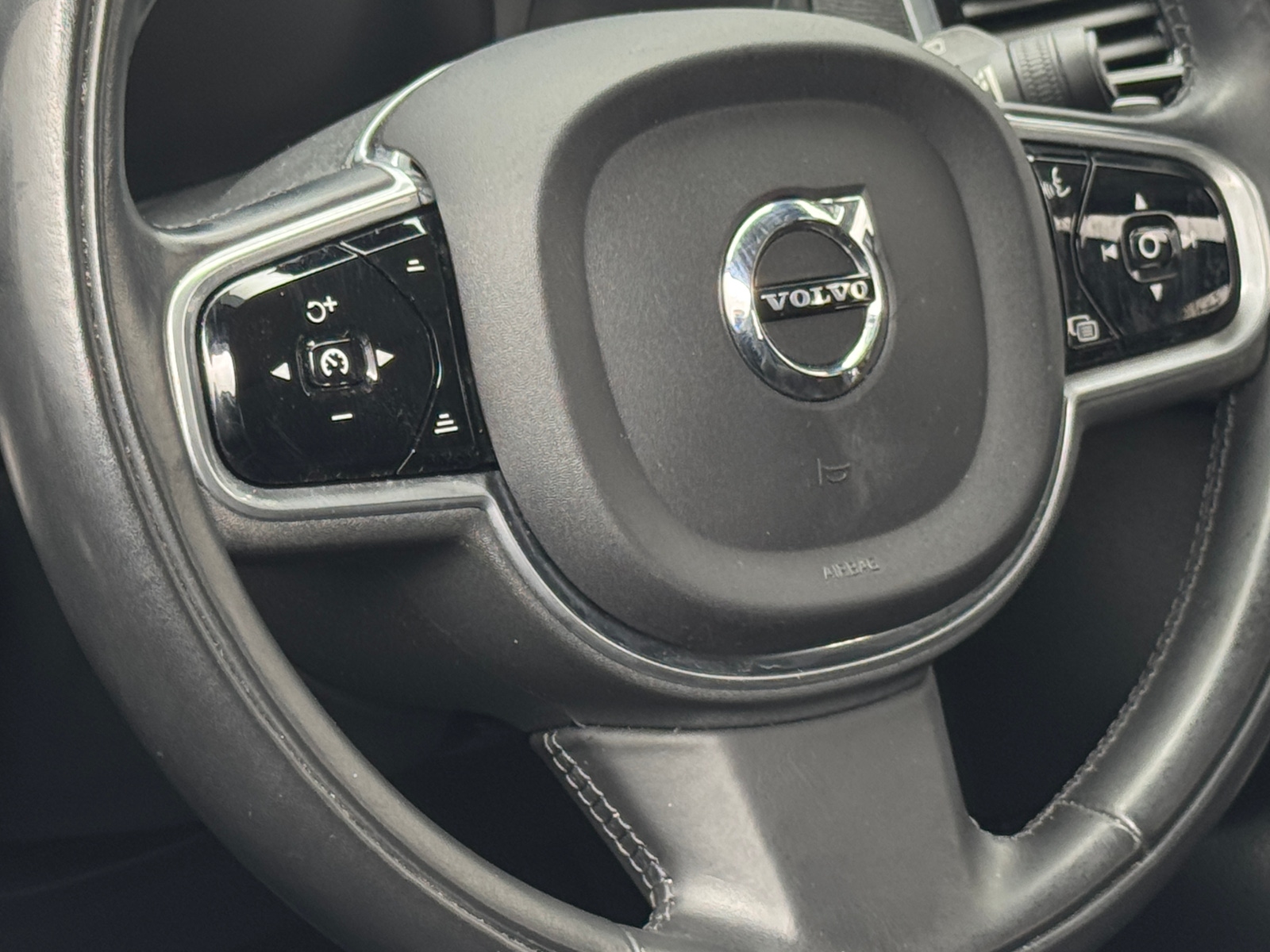 Thumbnail: 2018 Volvo XC90 - 4