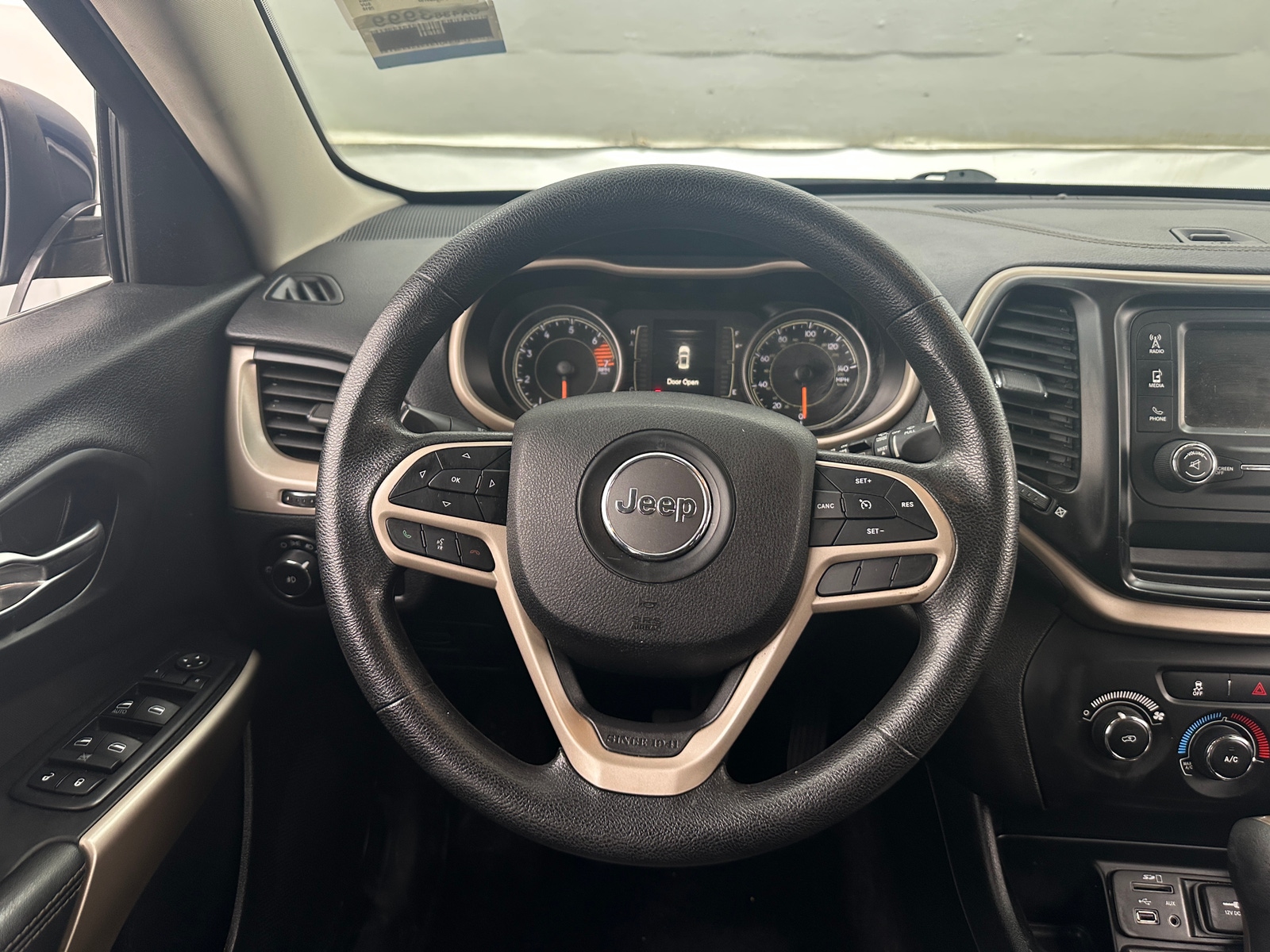 Thumbnail: 2018 Jeep Cherokee - 5