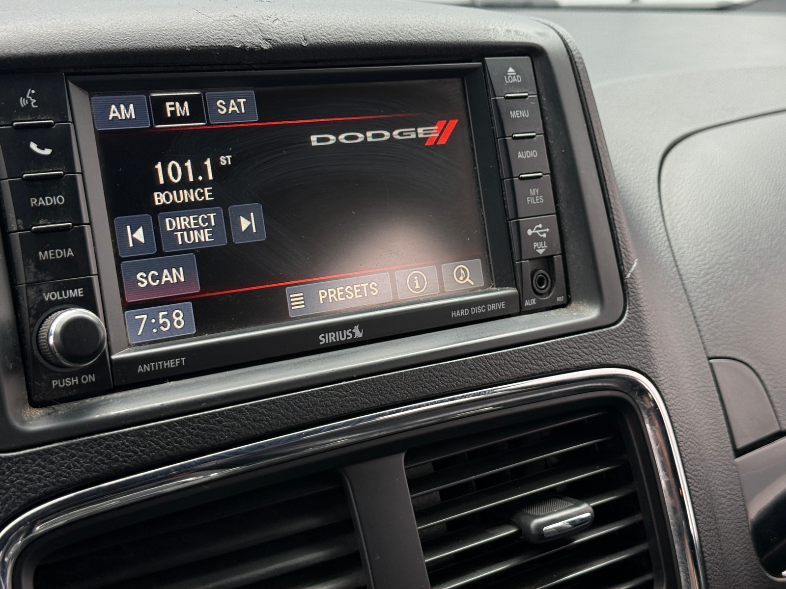 Thumbnail: 2017 Dodge Grand Caravan - 3