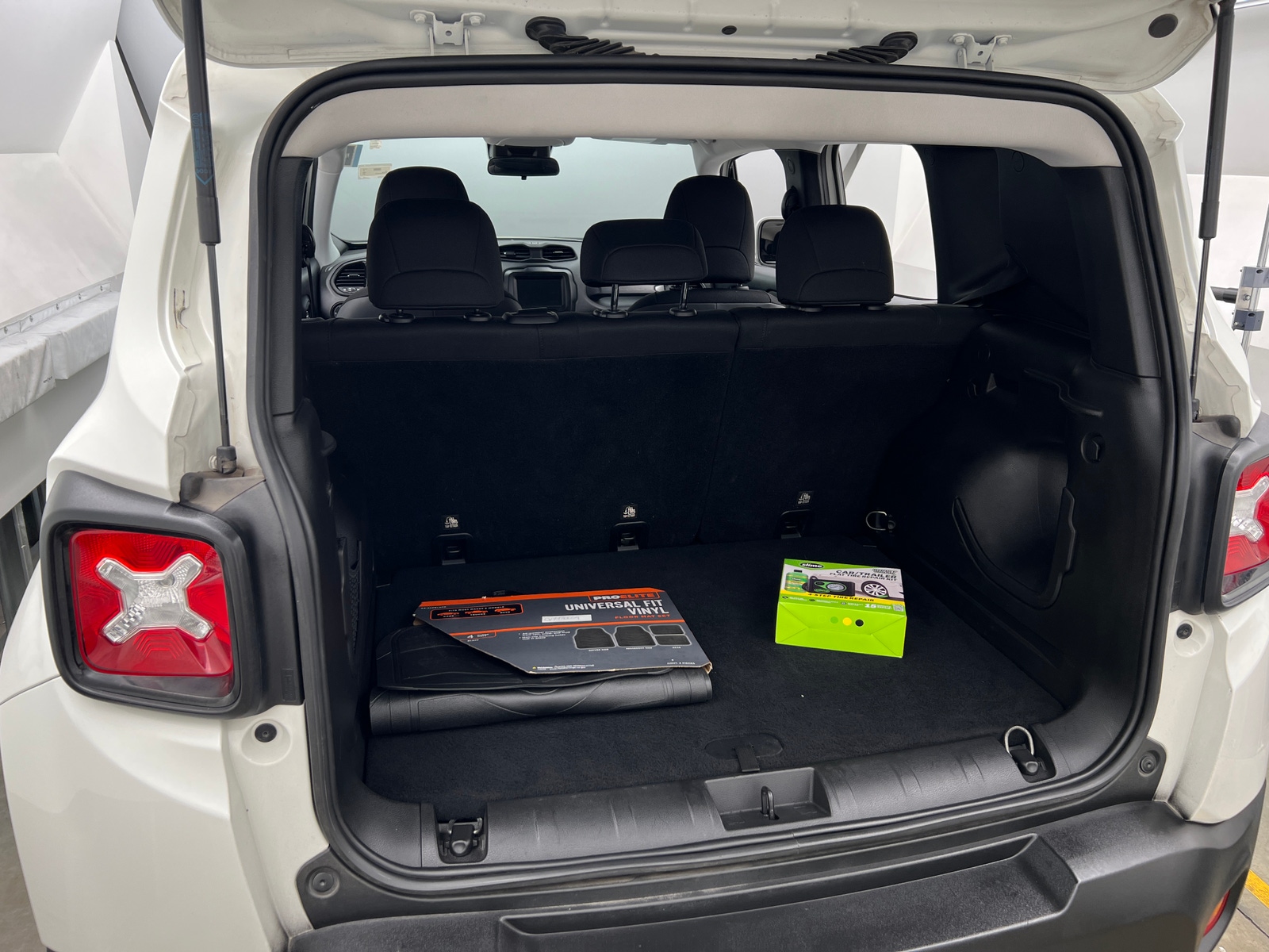 Thumbnail: 2018 Jeep Renegade - 7
