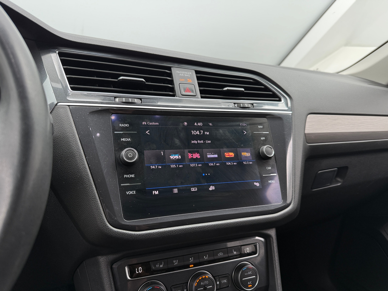 Thumbnail: 2020 Volkswagen Tiguan - 3