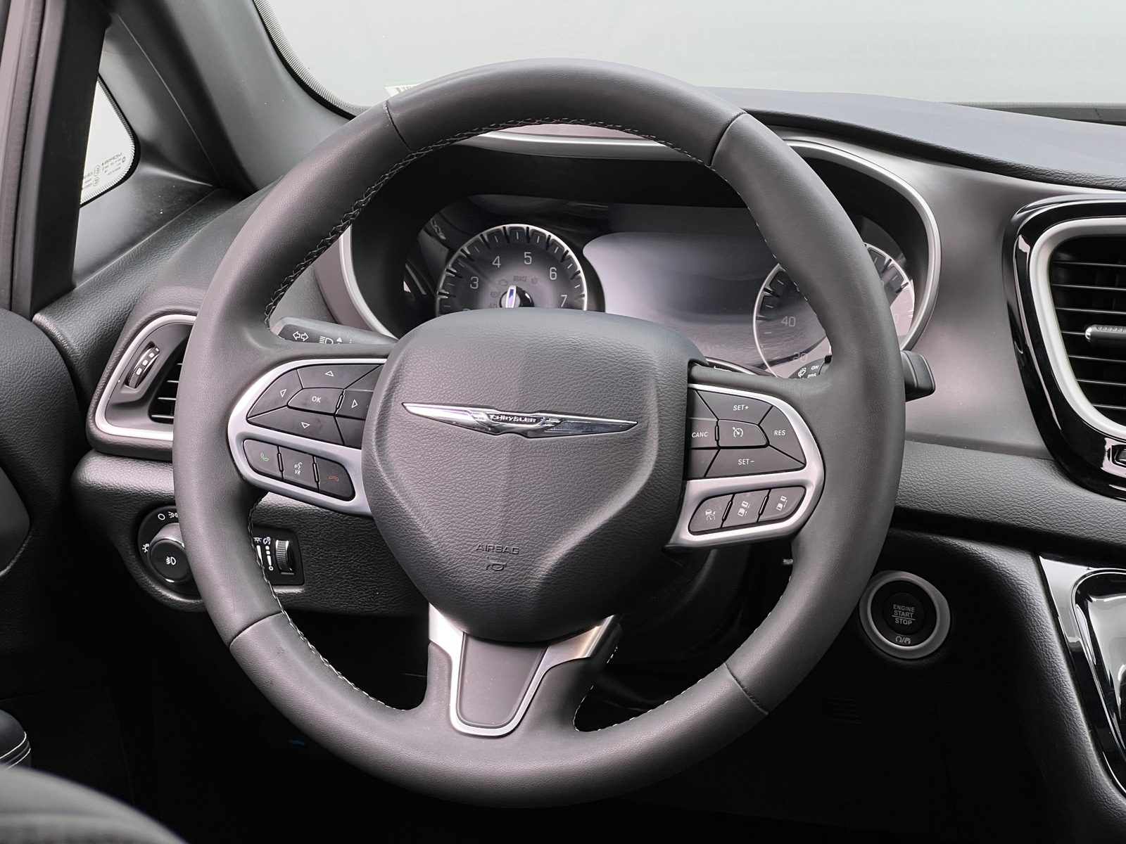 Thumbnail: 2025 Chrysler Pacifica - 4