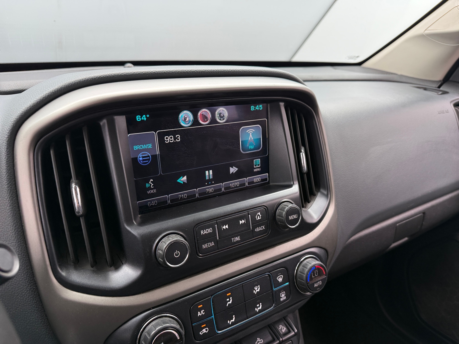Thumbnail: 2015 Chevrolet Colorado - 3