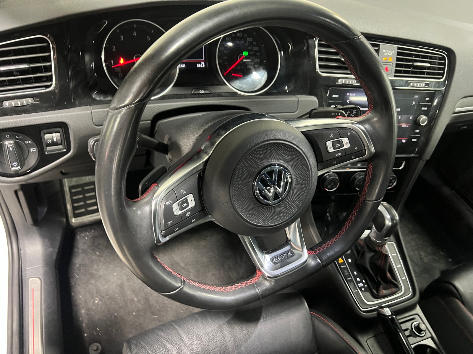 Thumbnail: 2019 Volkswagen Golf - 4