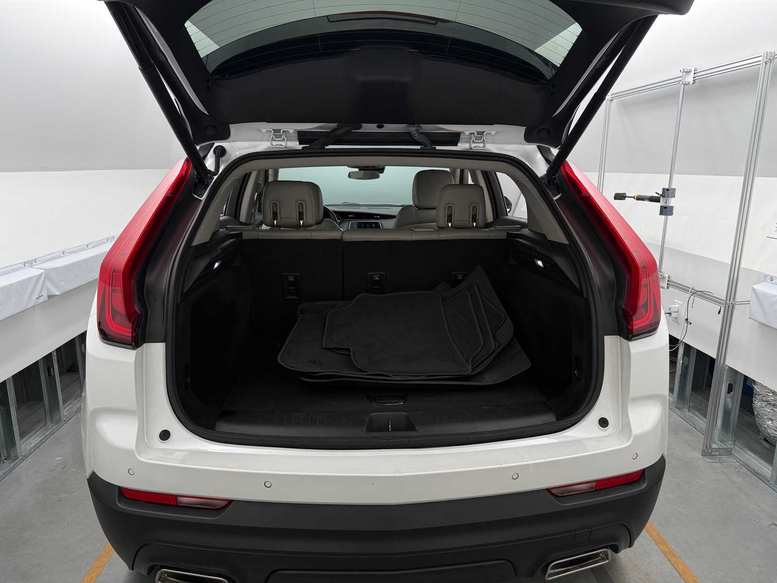 Thumbnail: 2023 Cadillac XT4 - 6