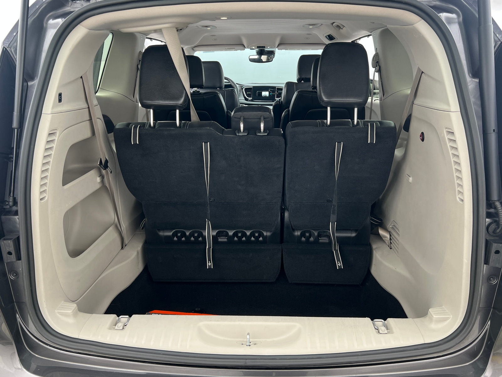Thumbnail: 2022 Chrysler Pacifica - 6