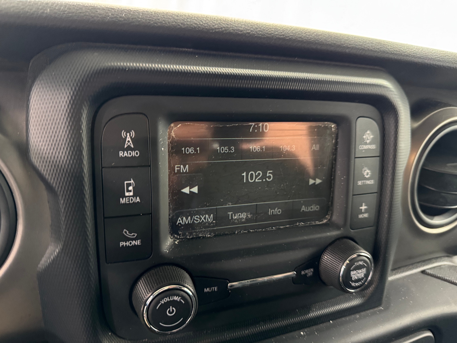 Thumbnail: 2019 Jeep Wrangler - 4