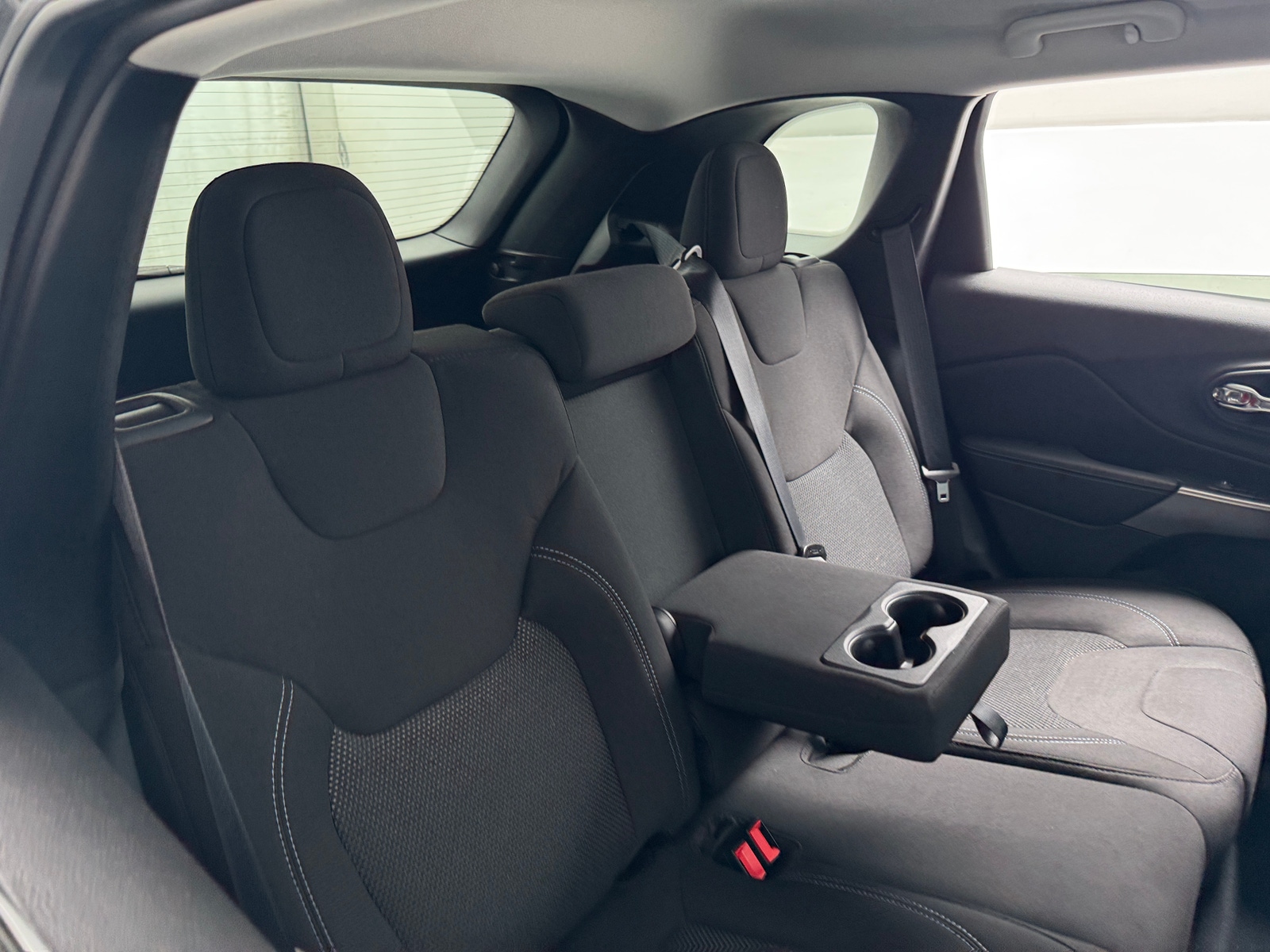 Thumbnail: 2019 Jeep Cherokee - 6
