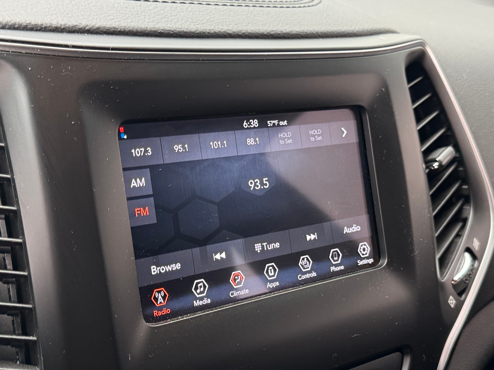 Thumbnail: 2019 Jeep Cherokee - 4