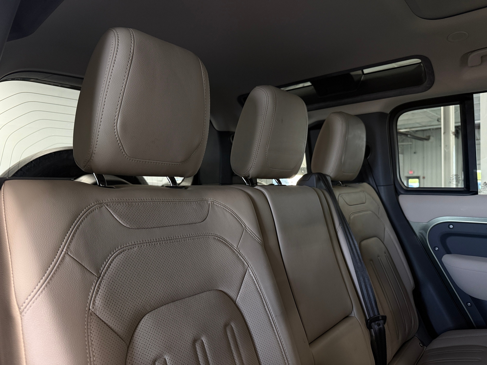 Thumbnail: 2022 Land Rover Defender - 5