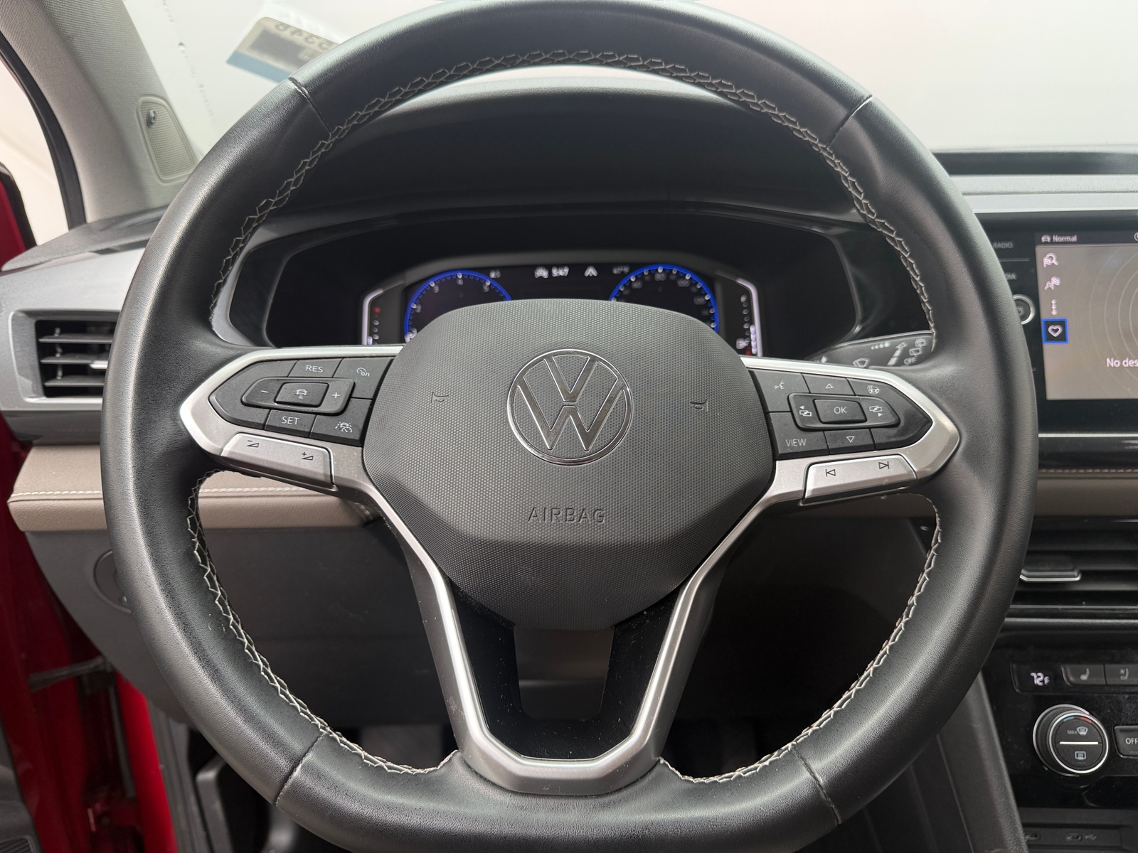Thumbnail: 2022 Volkswagen Taos - 4