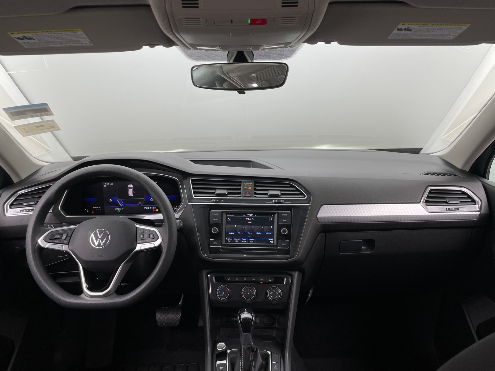 Thumbnail: 2023 Volkswagen Tiguan - 3