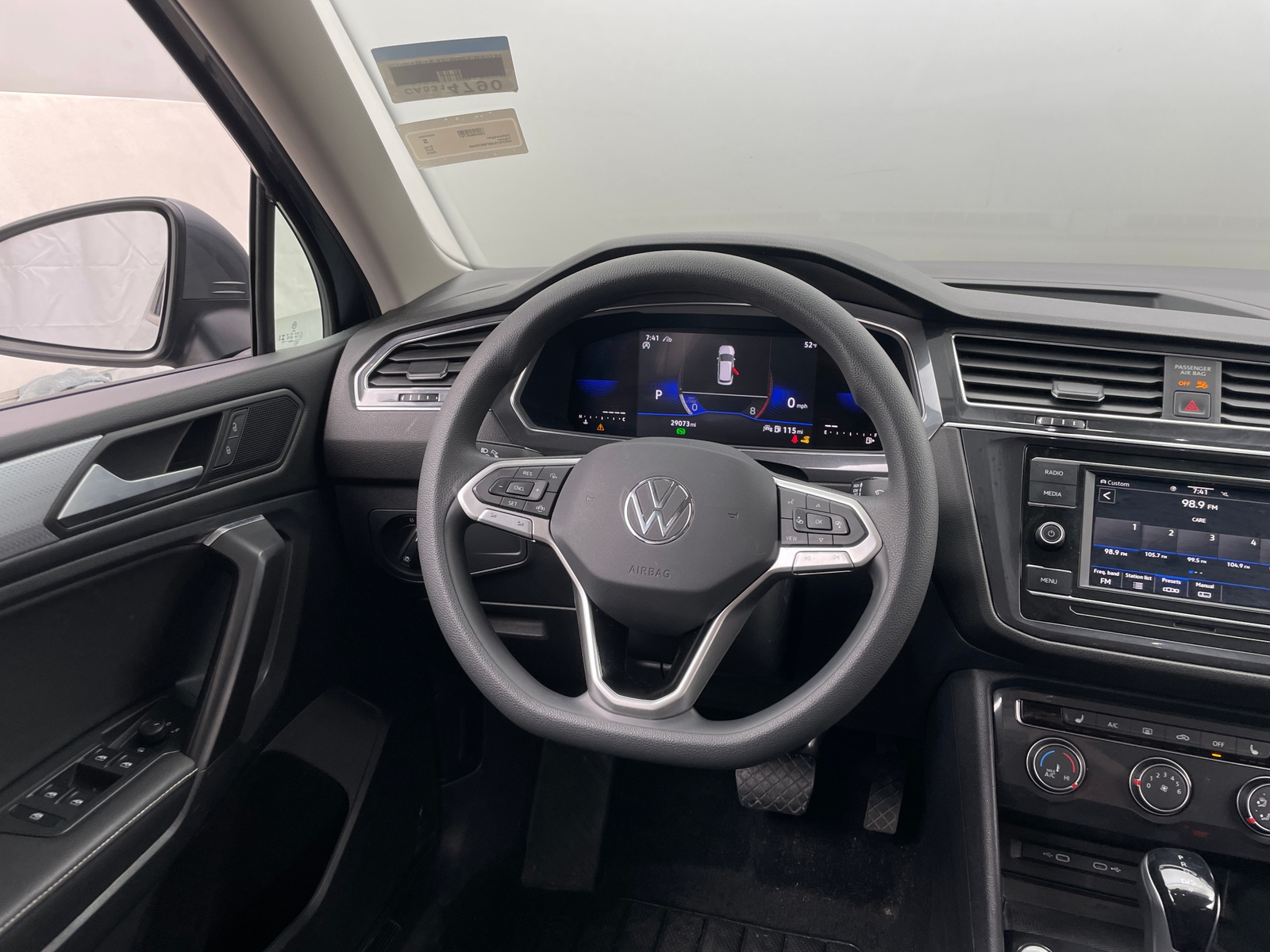 Thumbnail: 2023 Volkswagen Tiguan - 5
