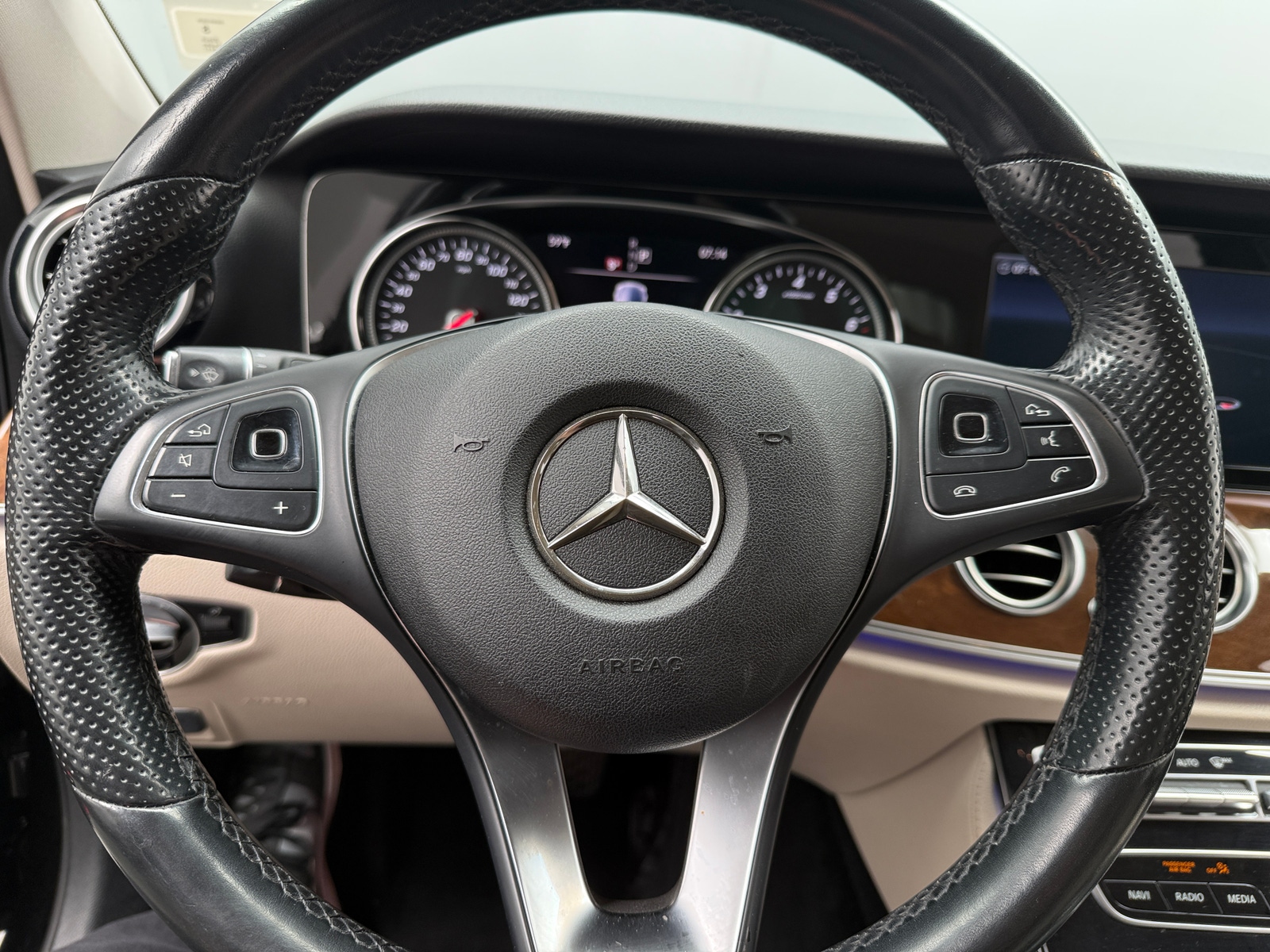 Thumbnail: 2017 Mercedes-Benz E-Class - 4