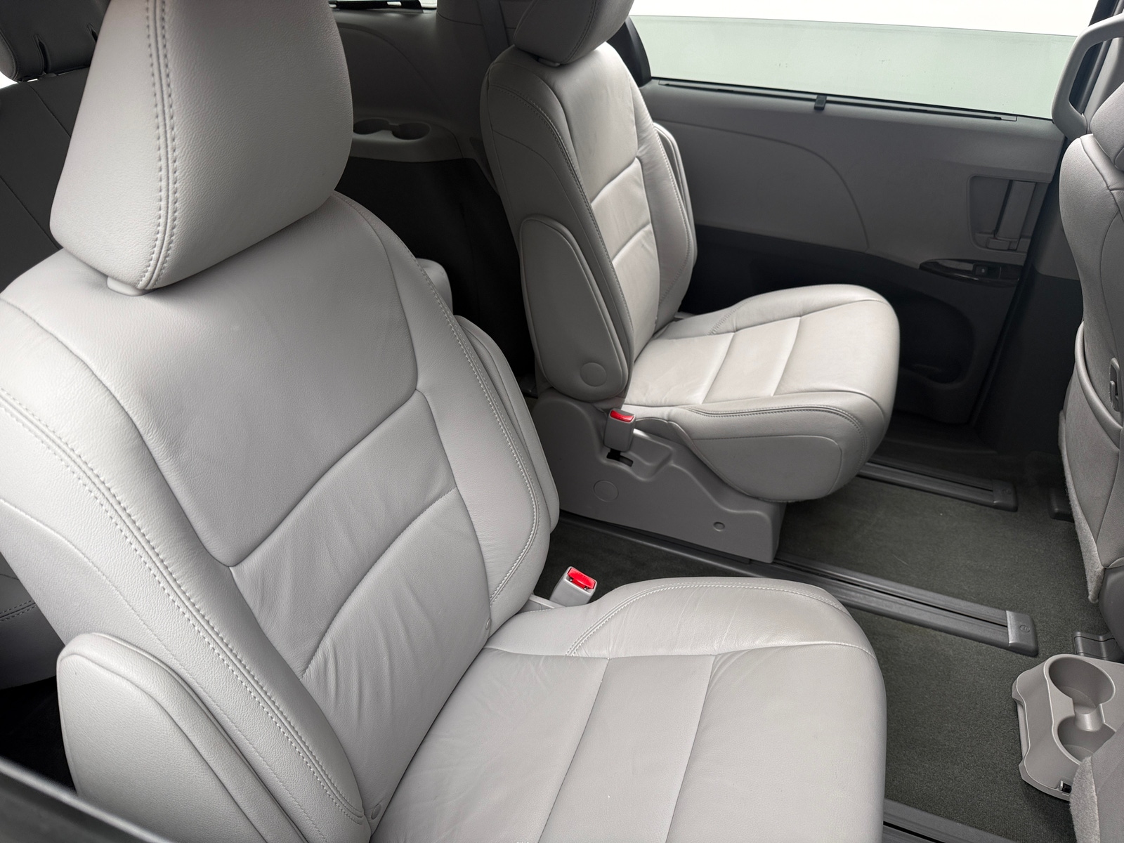 Thumbnail: 2017 Toyota Sienna - 5