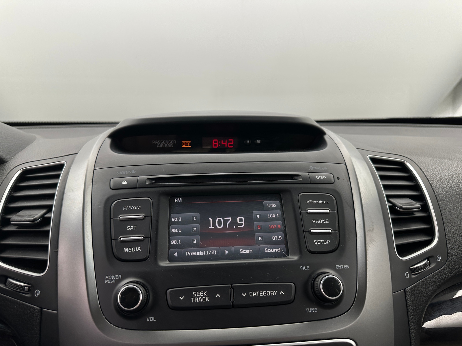 Thumbnail: 2015 Kia Sorento - 3