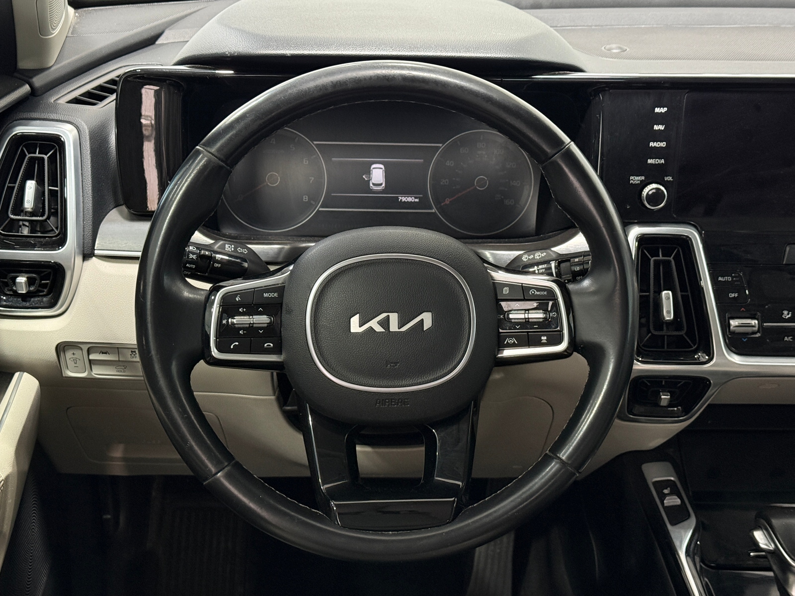 Thumbnail: 2022 Kia Sorento - 4