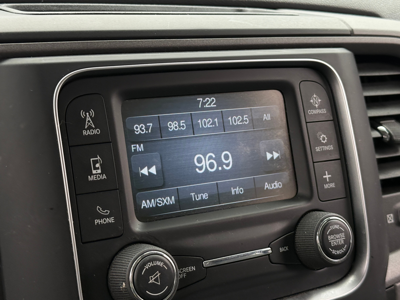 Thumbnail: 2019 RAM 1500 Classic - 4