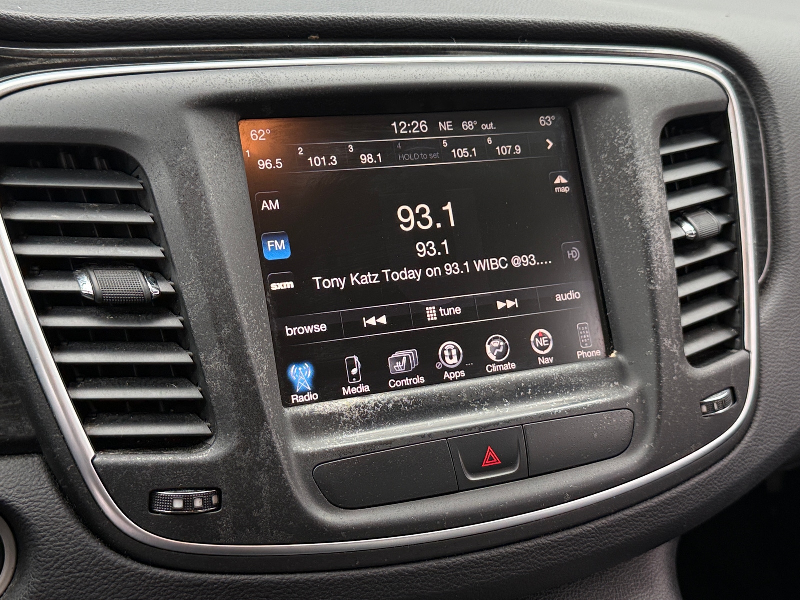 Thumbnail: 2015 Chrysler 200 - 3