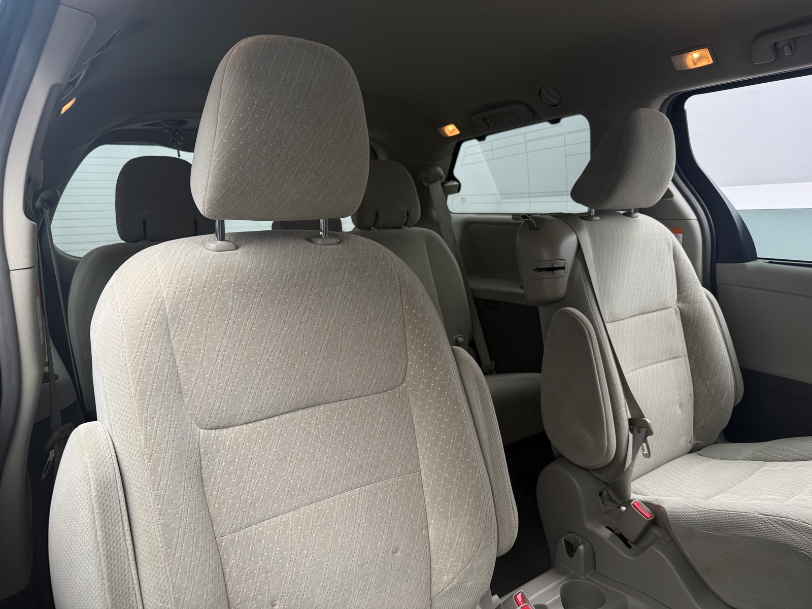 Thumbnail: 2017 Toyota Sienna - 6