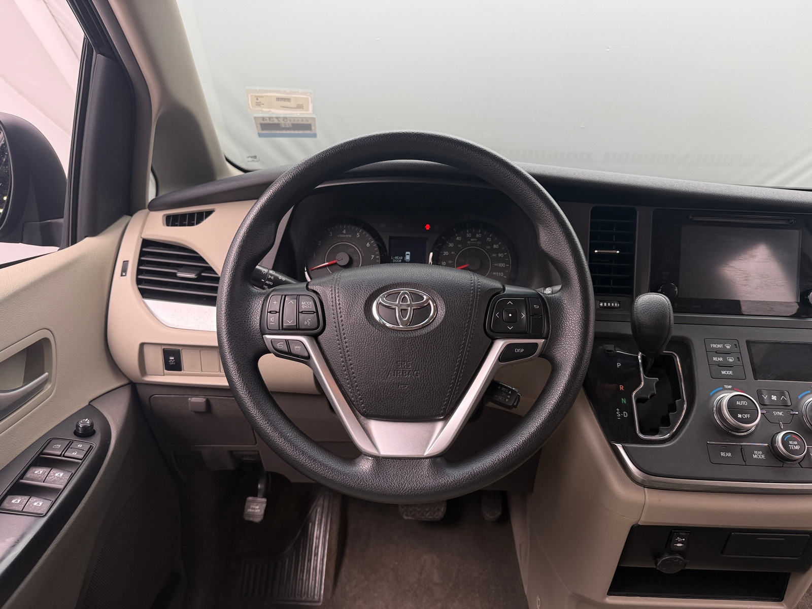 Thumbnail: 2017 Toyota Sienna - 5