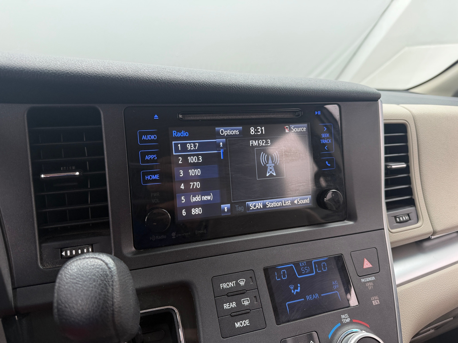Thumbnail: 2017 Toyota Sienna - 4
