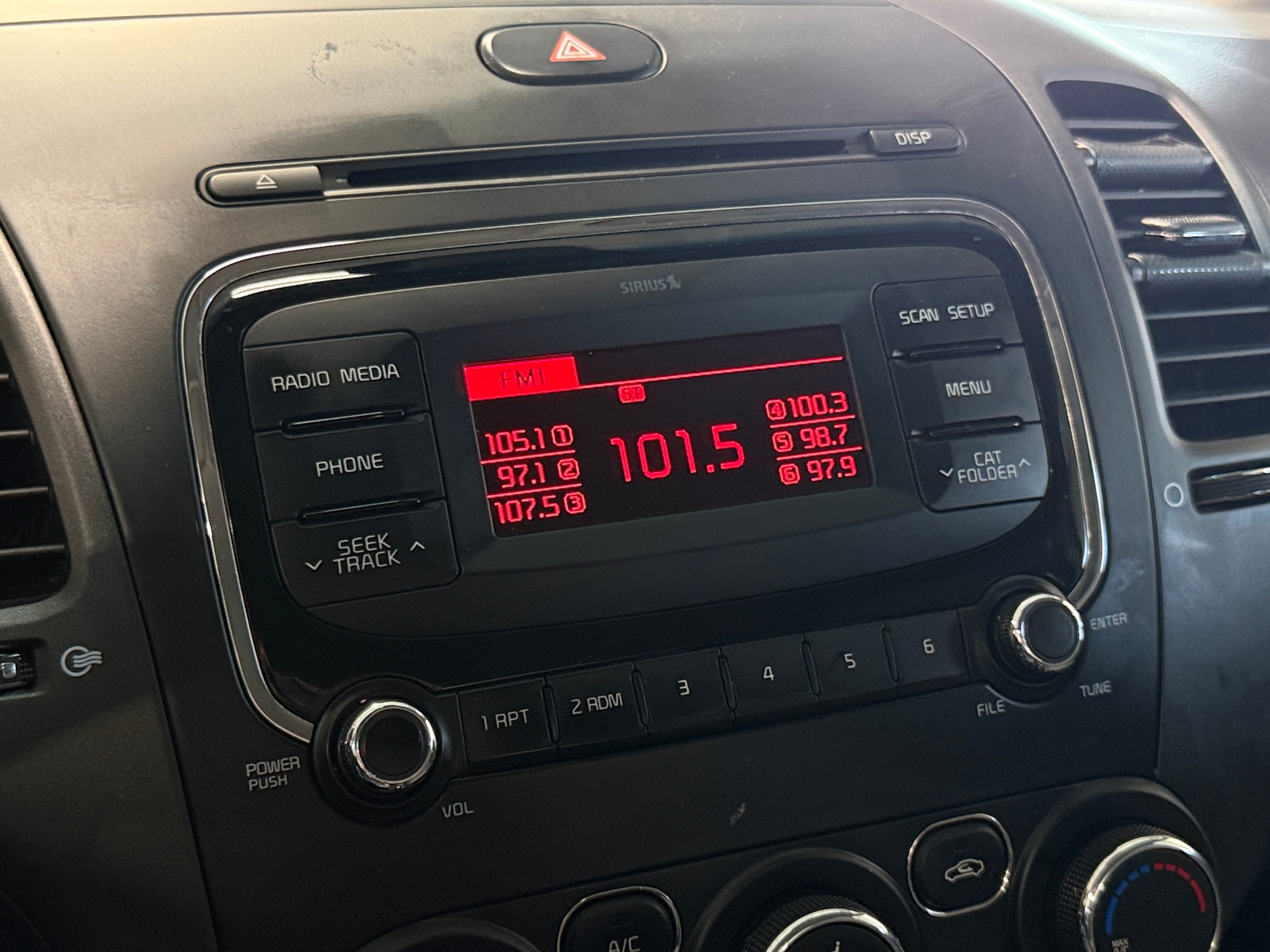 Thumbnail: 2017 Kia Forte - 4