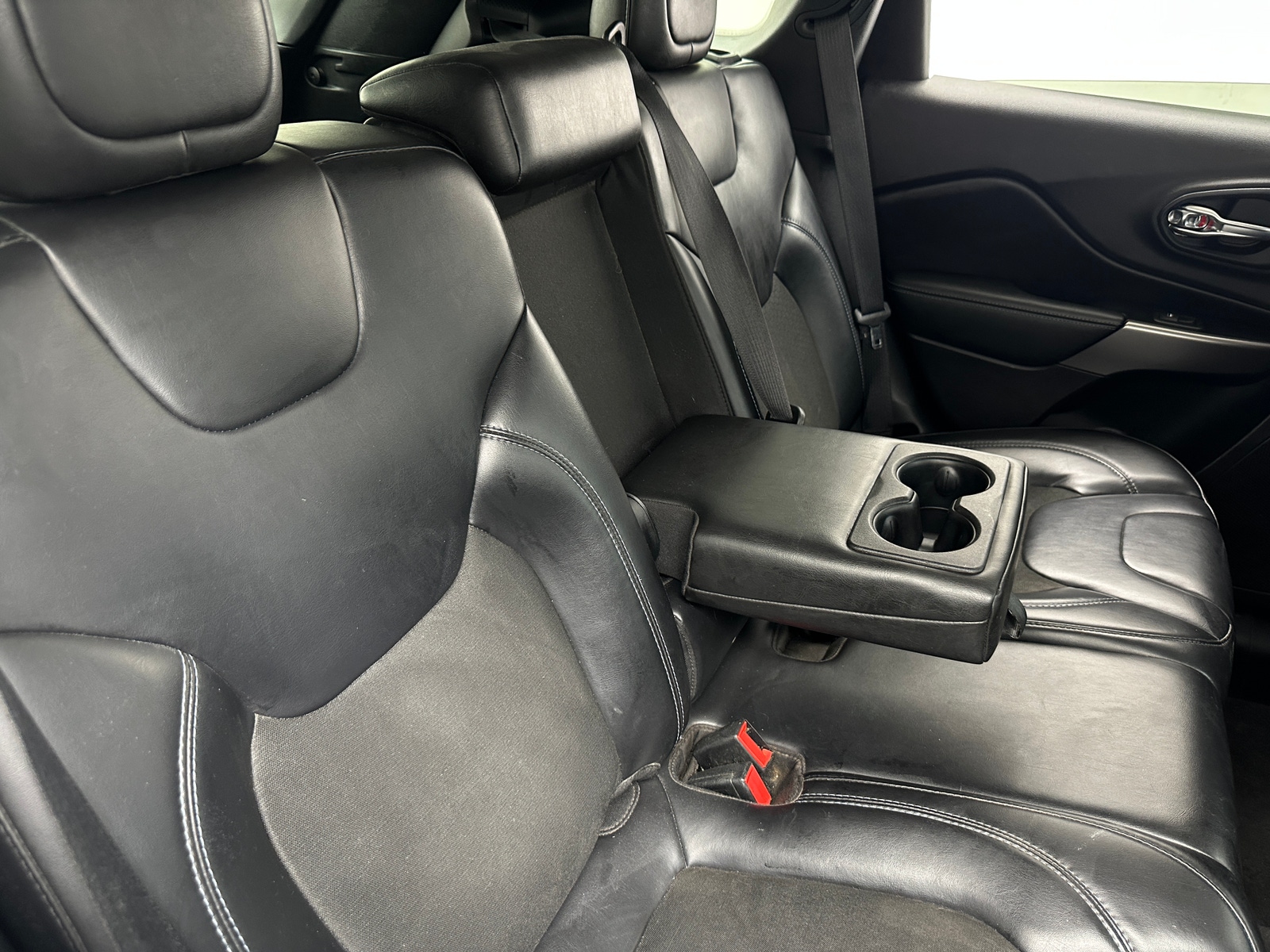 Thumbnail: 2020 Jeep Cherokee - 6