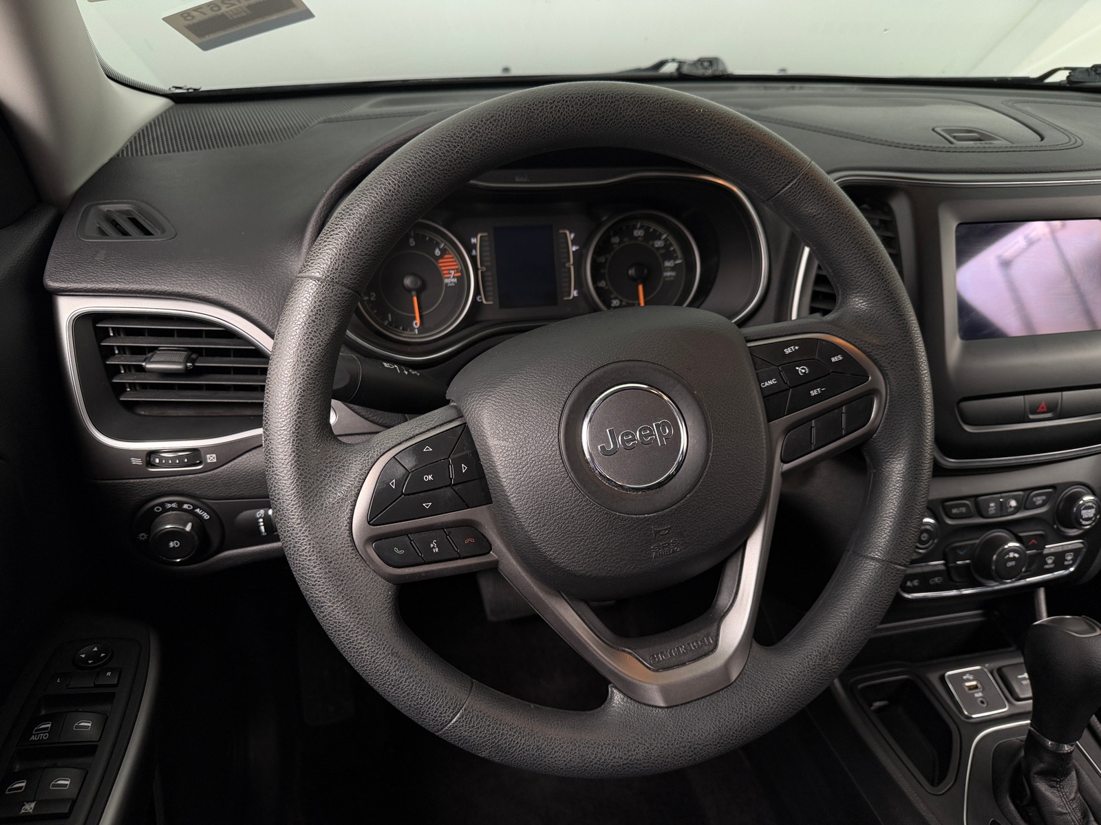 Thumbnail: 2019 Jeep Cherokee - 5