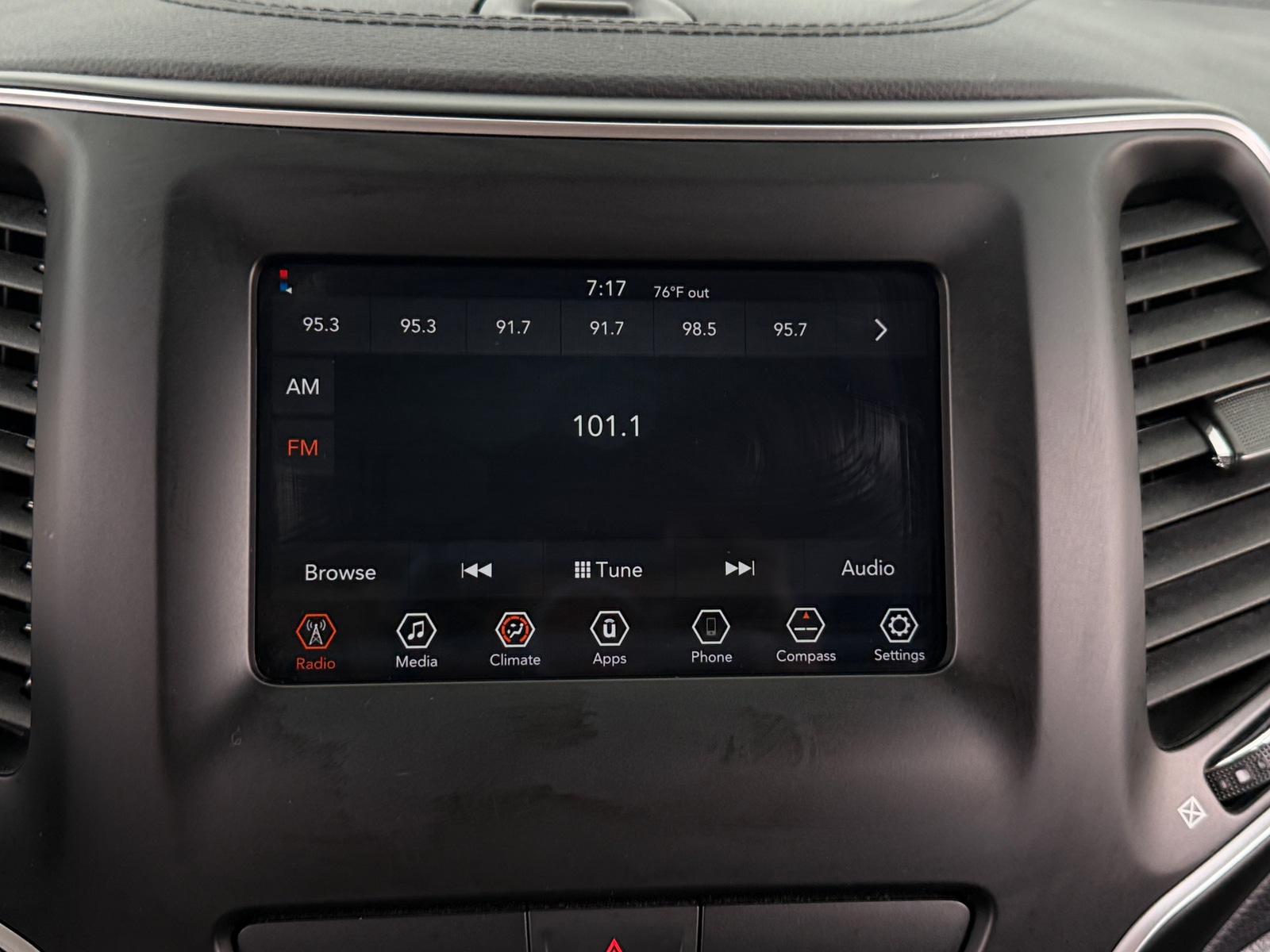 Thumbnail: 2019 Jeep Cherokee - 4