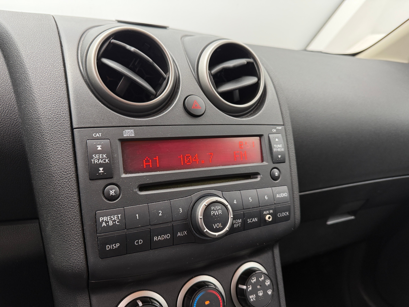 Thumbnail: 2010 Nissan Rogue - 4