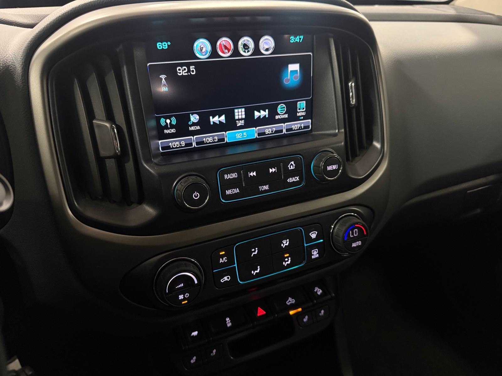 Thumbnail: 2016 Chevrolet Colorado - 3