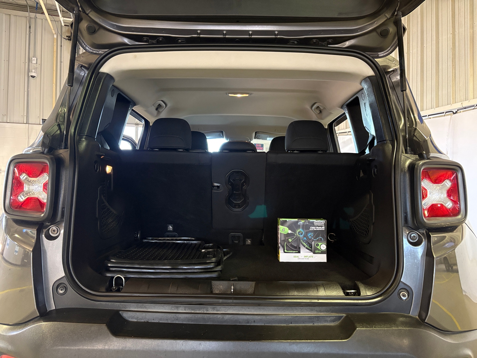 Thumbnail: 2018 Jeep Renegade - 7