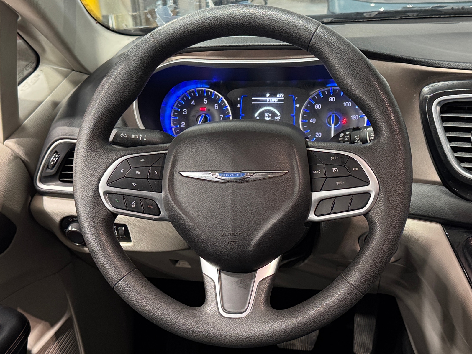 Thumbnail: 2018 Chrysler Pacifica - 5