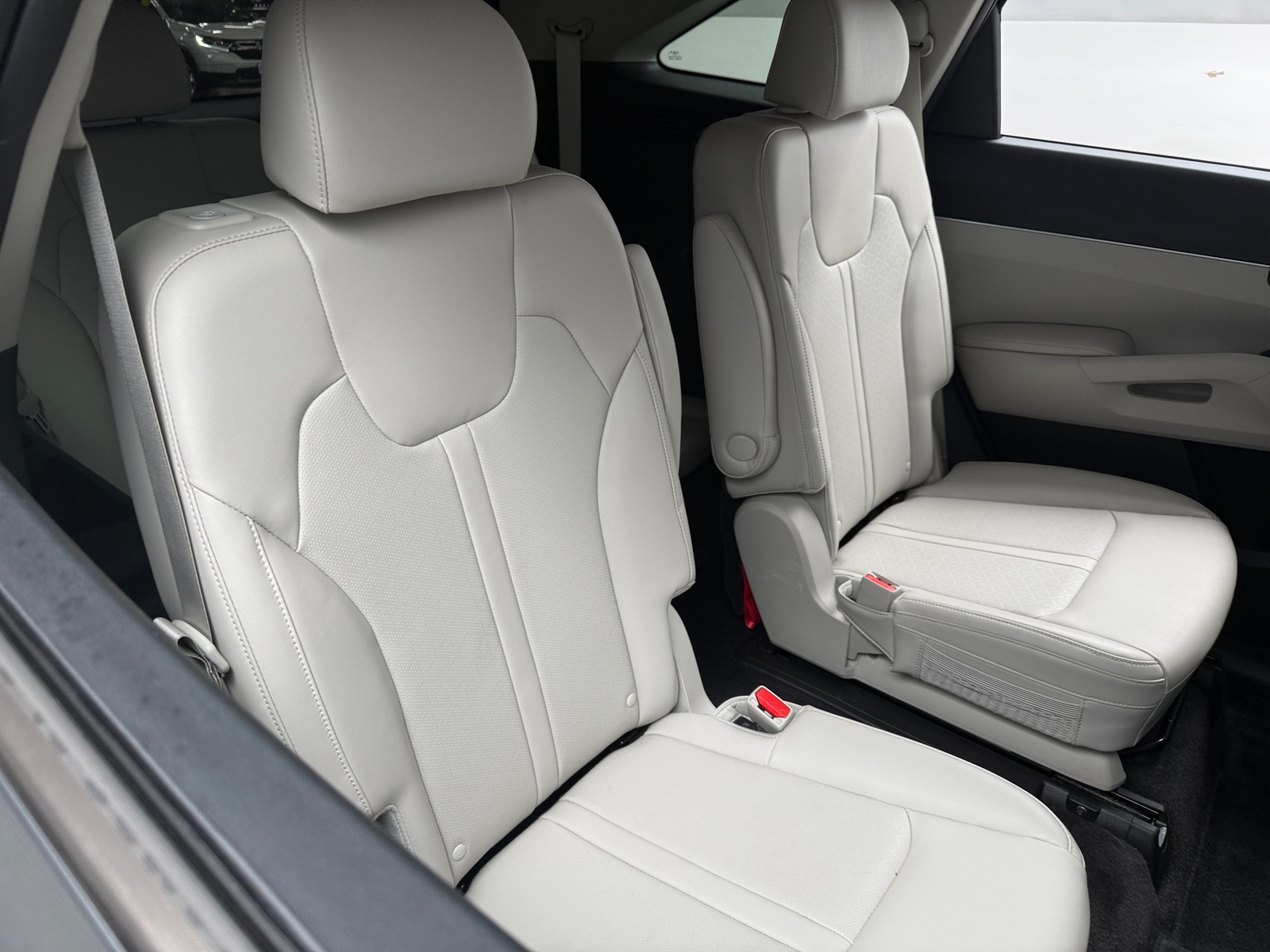 Thumbnail: 2023 Kia Sorento - 5