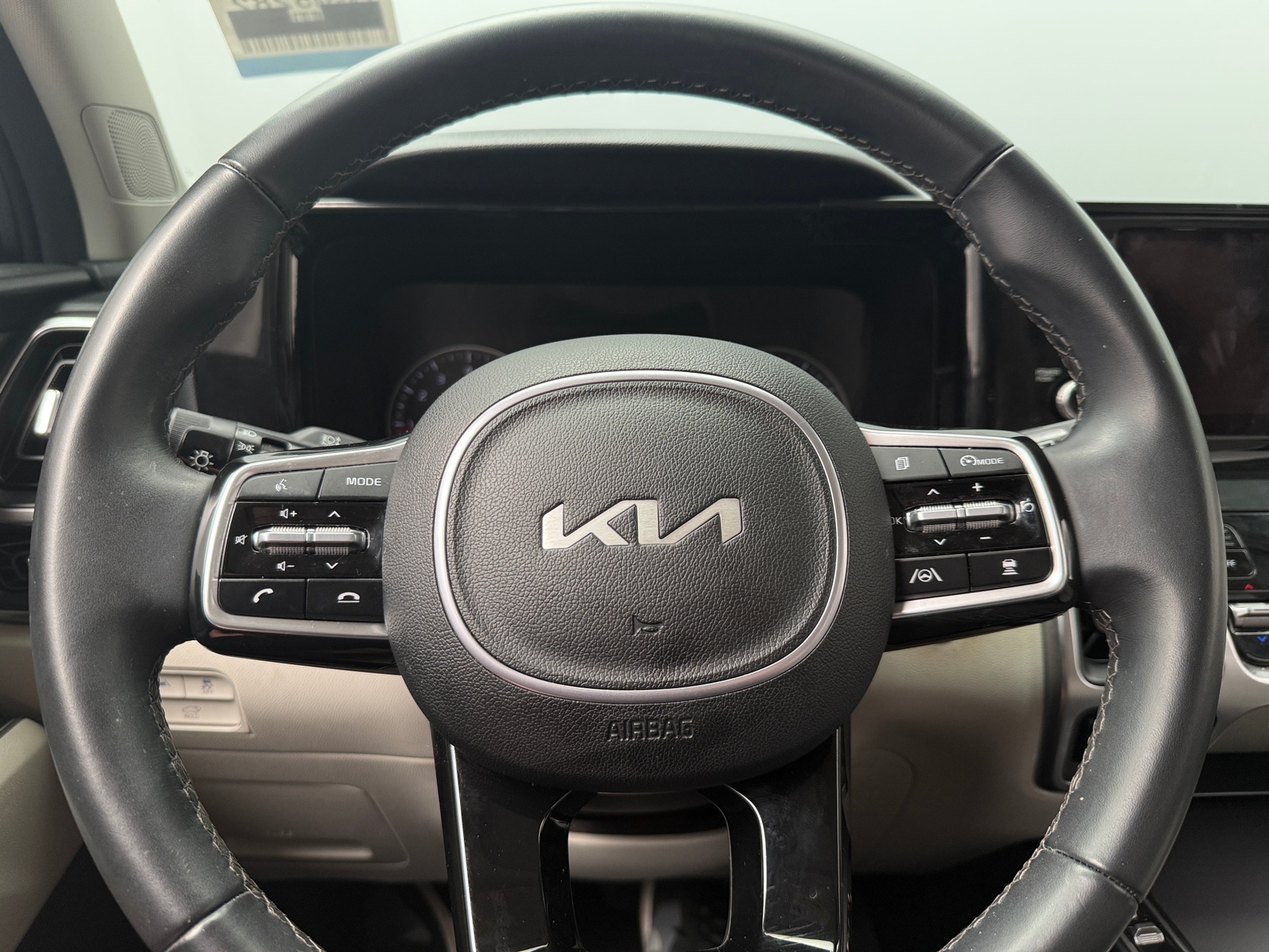 Thumbnail: 2023 Kia Sorento - 4