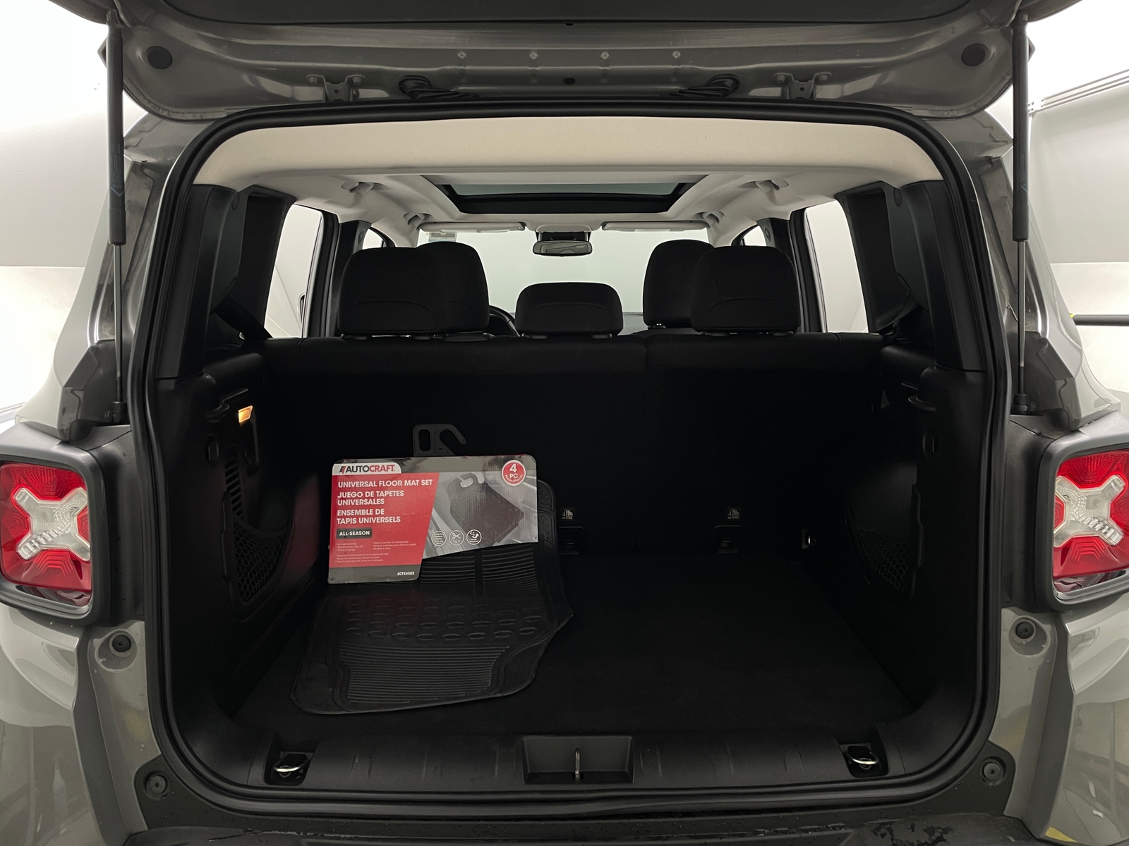 Thumbnail: 2019 Jeep Renegade - 7