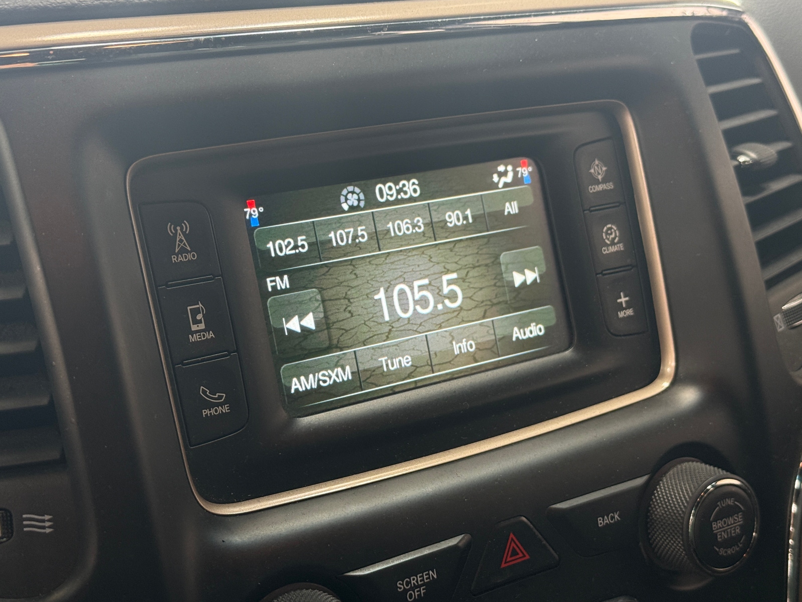 Thumbnail: 2015 Jeep Grand Cherokee - 4
