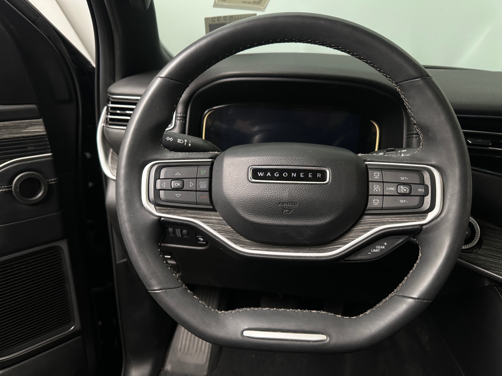 Thumbnail: 2022 Jeep Wagoneer - 4