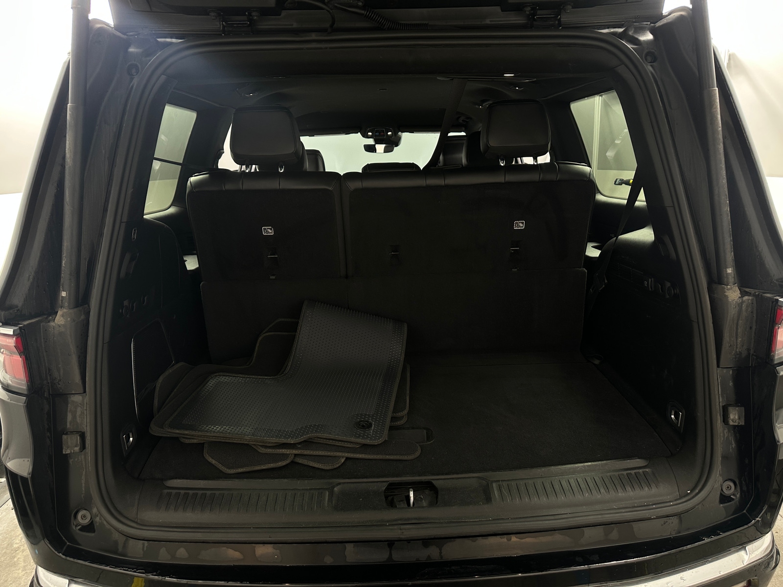 Thumbnail: 2022 Jeep Wagoneer - 6