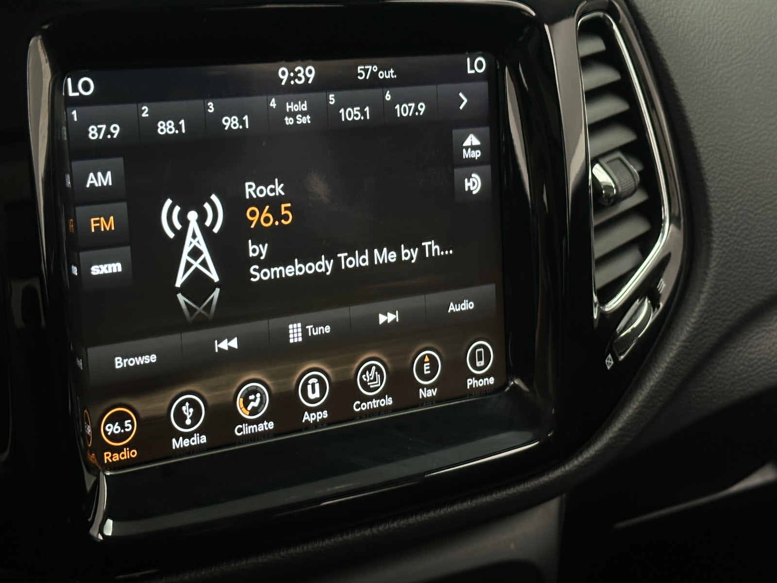 Thumbnail: 2019 Jeep Compass - 3